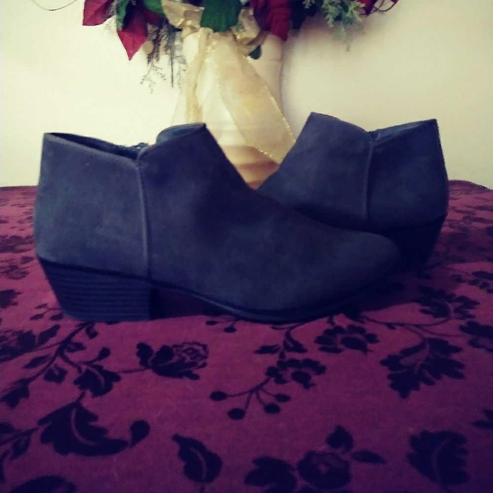 ADORABLE! MACY'S ANKLE BOOTIES IN CHARCOAL GREY